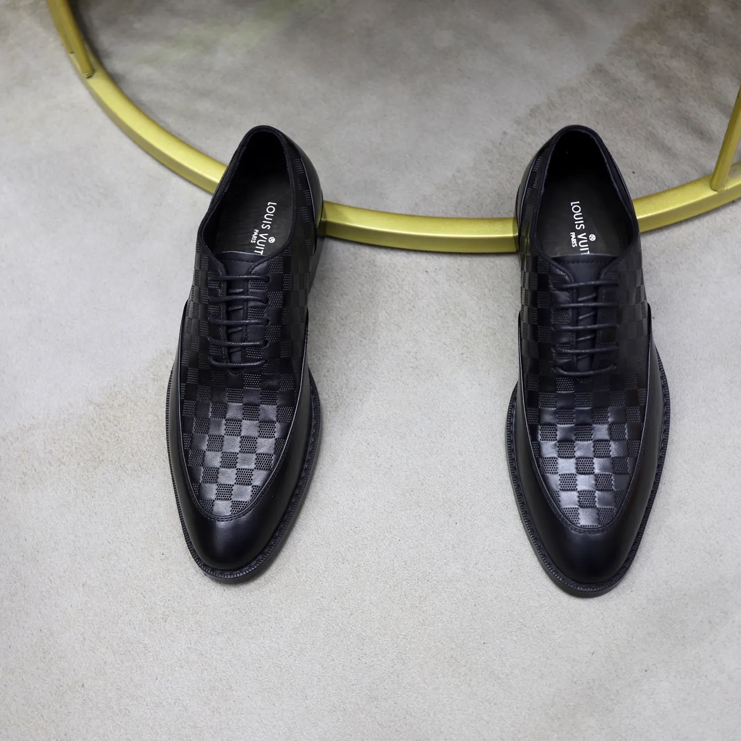 Men's shoes: 280🙅‍♂️🙅‍♂️🙅‍♂️Niuli Brand: LV Louis Vuitton Size: 39-44 (38, 45, 46 can be customized) Level: Counter classic Material: Original soft cowhide upper Comfortable cowhide lining Original lightweight outsole Style category: Formal business casual driving leather shoes Color: Color of the actual picture